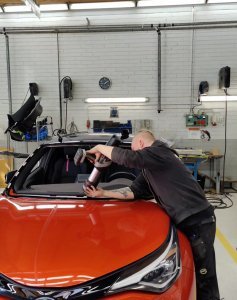 Sinulla on oikeus valita, missä Toyotasi korjataan. Korjauta siis autosi täällä, missä se osataan parhaiten ja käytetään aitoja ...