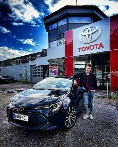 😻Repost from @halosenolli Mies ja Corolla! 👊❤️🔥👌 Yli vuosi ja 40000 yhteistä kilometriä takana 👌😊 Oli kyllä pelkkää ihanuutta j...